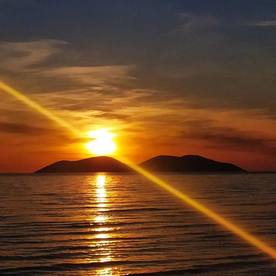 Pinegroove Hostel Vlora Esterno foto
