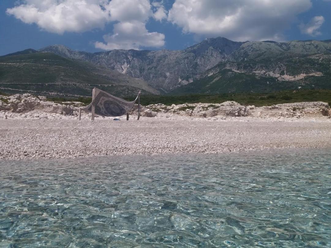 Pinegroove Hostel Vlora Esterno foto